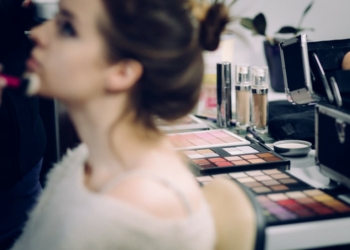 Which type of facial scrub will suit the skin type?