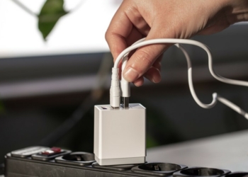 AC and DC combined charging connector