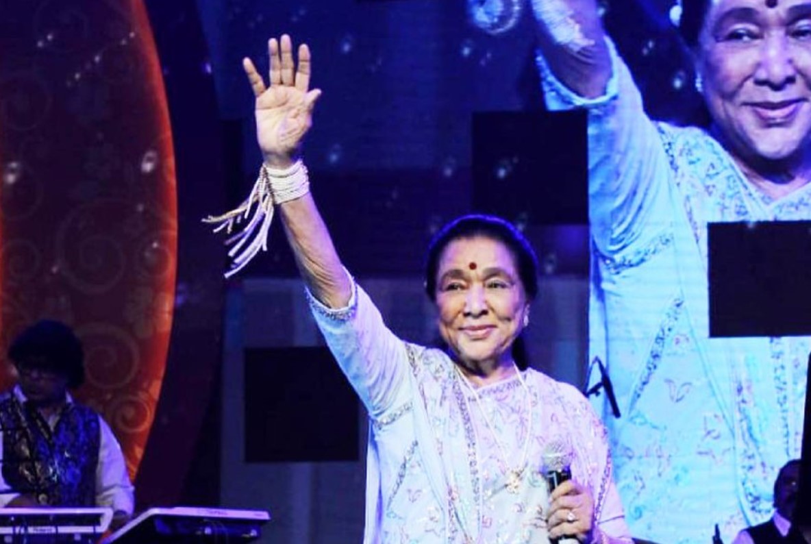 Asha Bhosle performing live at the Legacy Concert