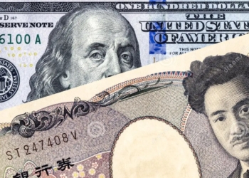US dollar and Japanese yen banknotes