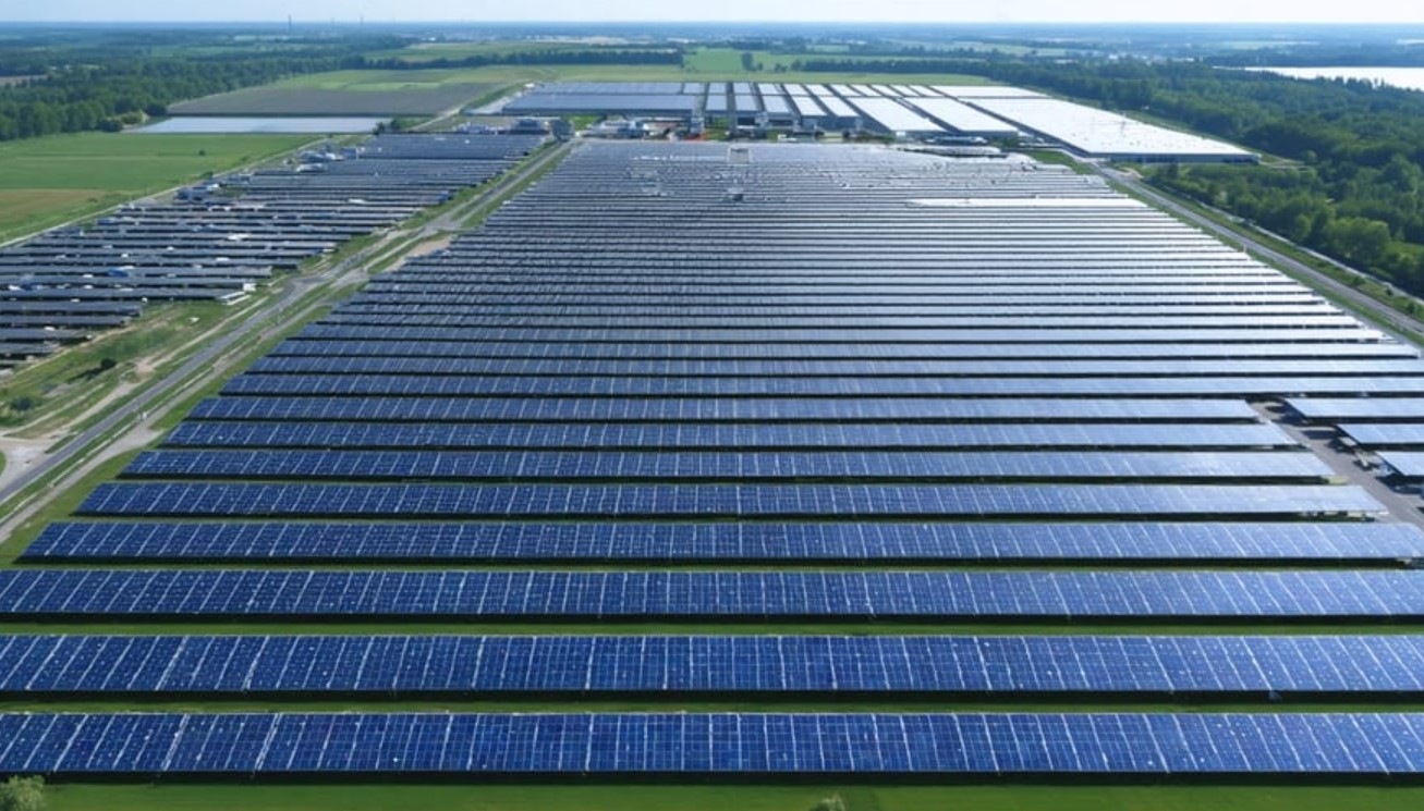 Waaree Energies solar panels manufacturing plant