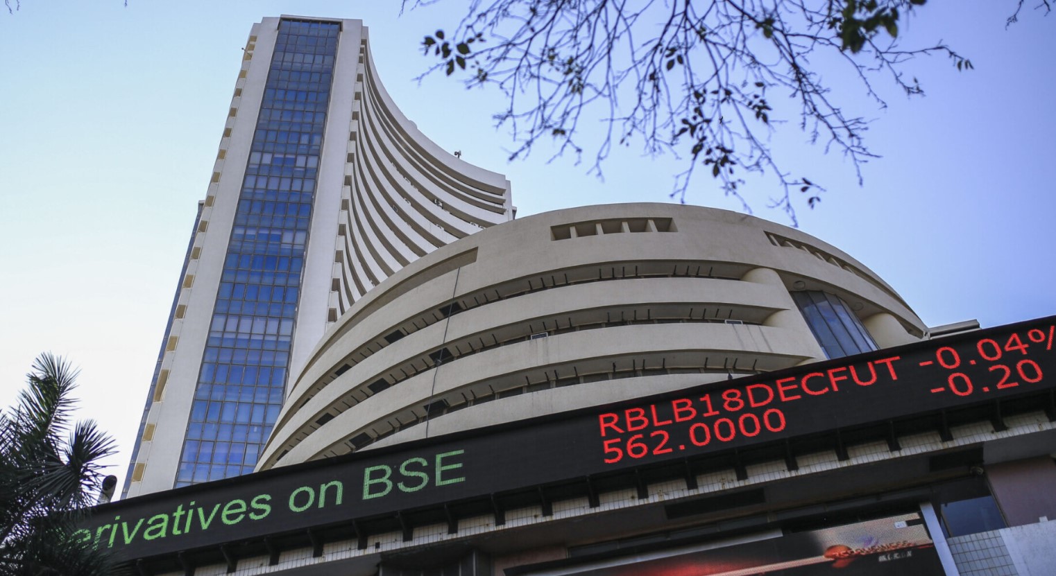 indian stock exchange trading floor