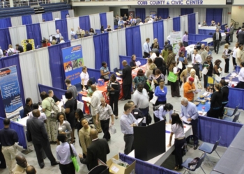 Chinese unemployed youth line job fair 2025