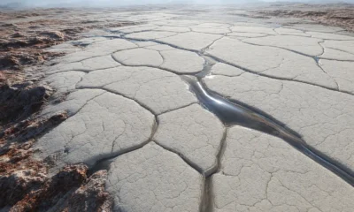 Pluto Sputnik Planitia liquid nitrogen seepage stains